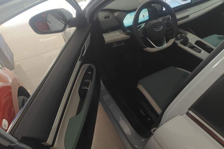 Used Geely Auto Emgrand L HiP 2022 1.5TD-DHT Pro 100KM Super Rui
