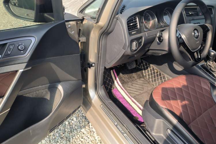 Used Volkswagen Golf 2017 1.6L Automatic Comfort Million-Vehicle Anniversary Edition