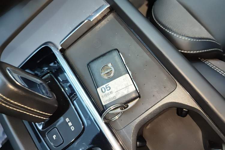 Used Volvo XC60 New Energy 2022 T8 Plug-in Hybrid All-Wheel Drive Zhiyuan Sport Edition
