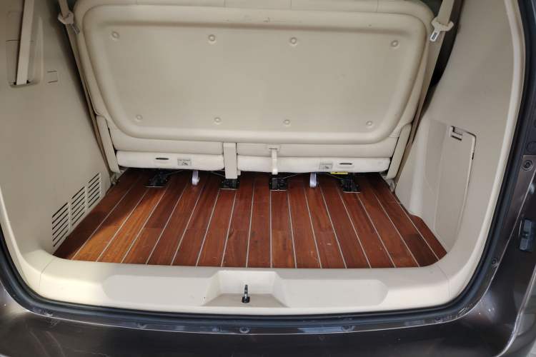 Used Buick GL8 2023 Land Executive Class 652T Luxury Model
