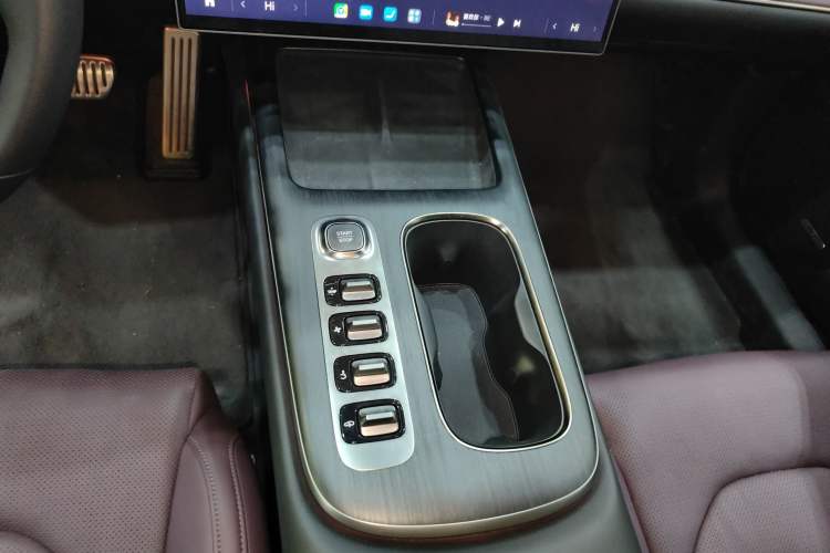 Used Xiaomi Auto SU7 2024 Four-Wheel Drive Ultra-Long Range Advanced Intelligent Driving Max Edition