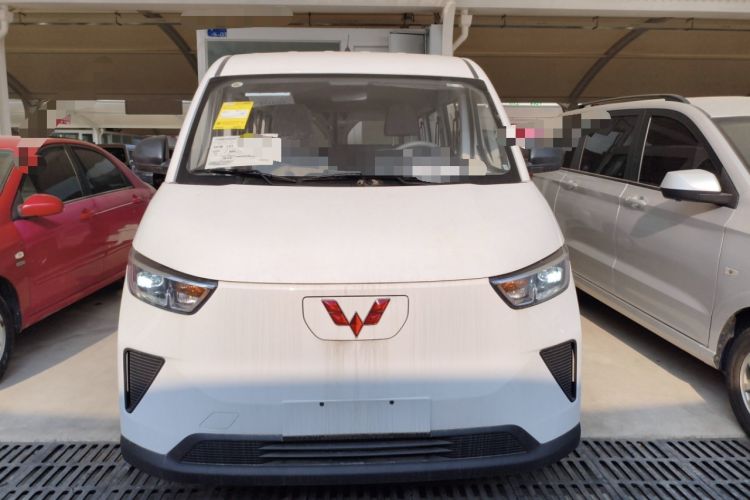 Used Wuling Yangguang 2024 300KM Comfort Version Passenger Van 75kW