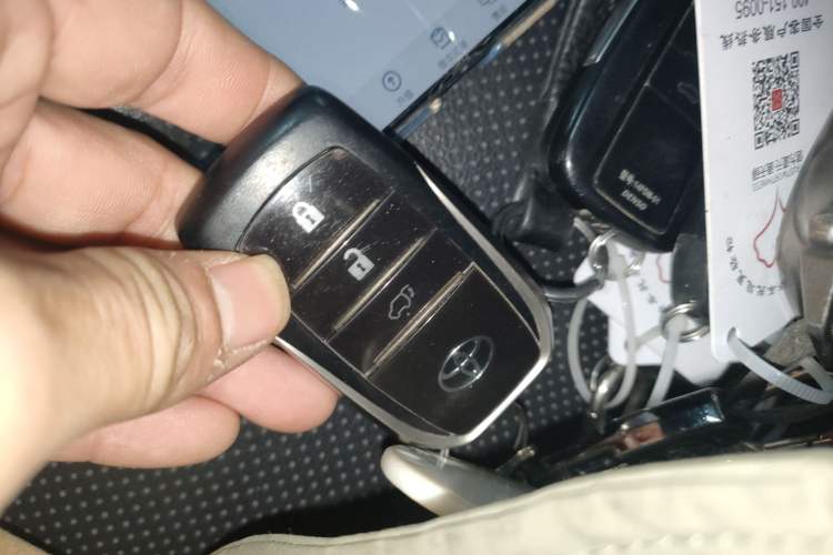 Used Toyota Highlander 2018 2.0T Four-Wheel Drive Luxury Edition 7 Seats China V Emission Standard