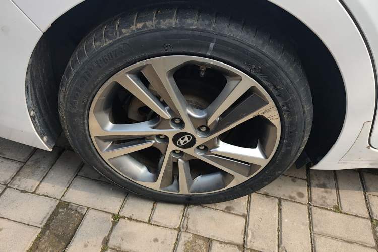 Used Hyundai Elantra 2016 1.6L Automatic ZhiXuan · Luxury Version