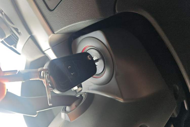 Used Roewe 350 2015 1.5L Manual Luxury Sunroof Edition
