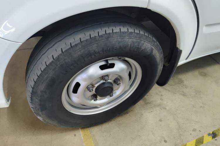 Used JMC Fushun 2022 2.0T Manual Multi-Function Passenger Vehicle Mid-Range High Roof 6-7 Seats
