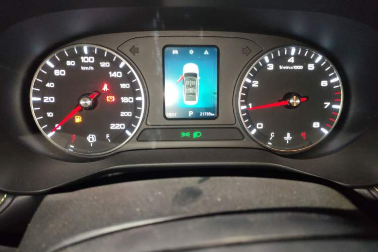 Used Roewe i5 2021 1.5L CVT Black Gold Edition
