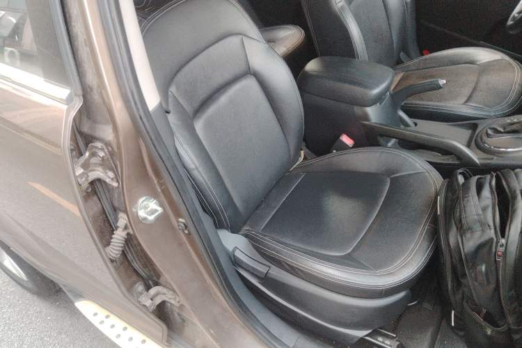 Used Kia Sportage R 2014 2.0L Automatic Two-Wheel Drive GLS Trim
