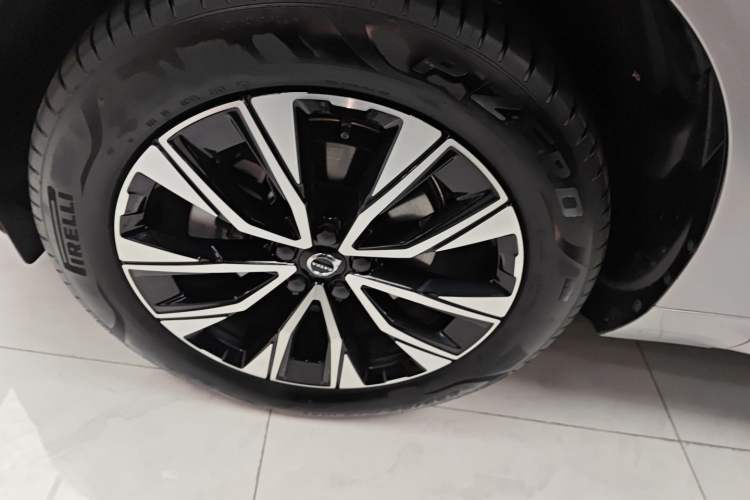 Used Volvo XC60 2025 B5 Four-Wheel Drive Smart & Advanced Luxury Edition
