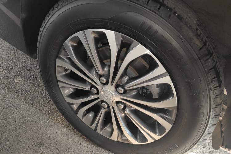 Used Buick GL8 2023 Facelifted Land Cruiser Executive Luxury Version
