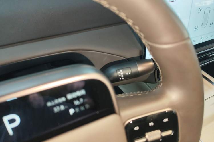 Used Li Auto MEGA 2024 Ultra Model
