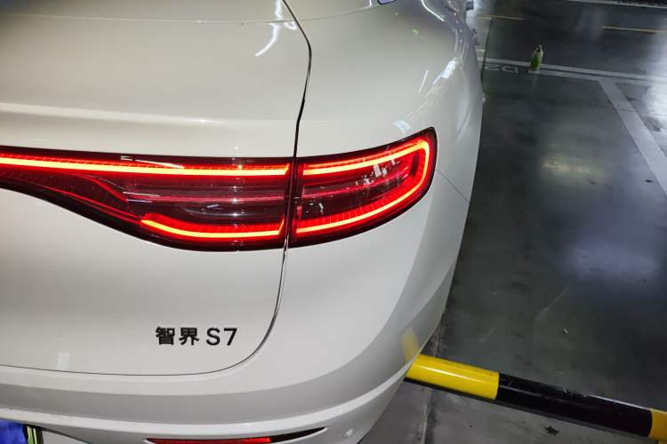 Used Hima Luxeed S7 2025 855 km Max
