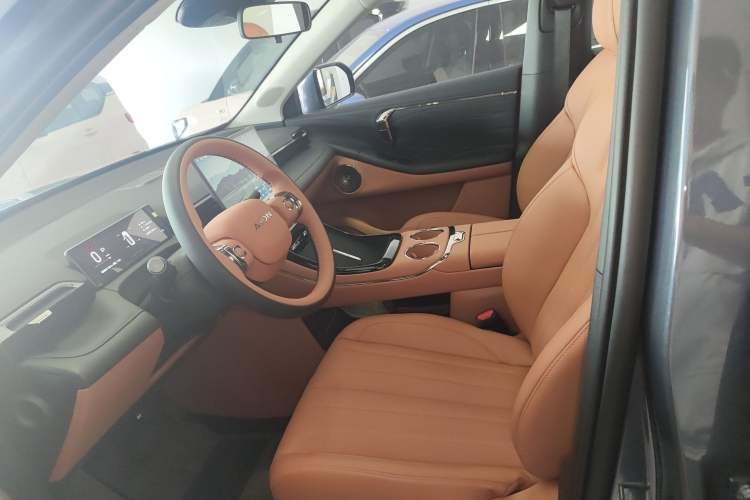 Used AION V 2024 Aion Tyrannosaurus 520 Smart Luxury Edition
