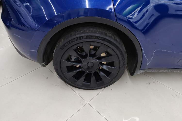 Used Tesla Model Y 2021 Long-Range All-Wheel-Drive Version
