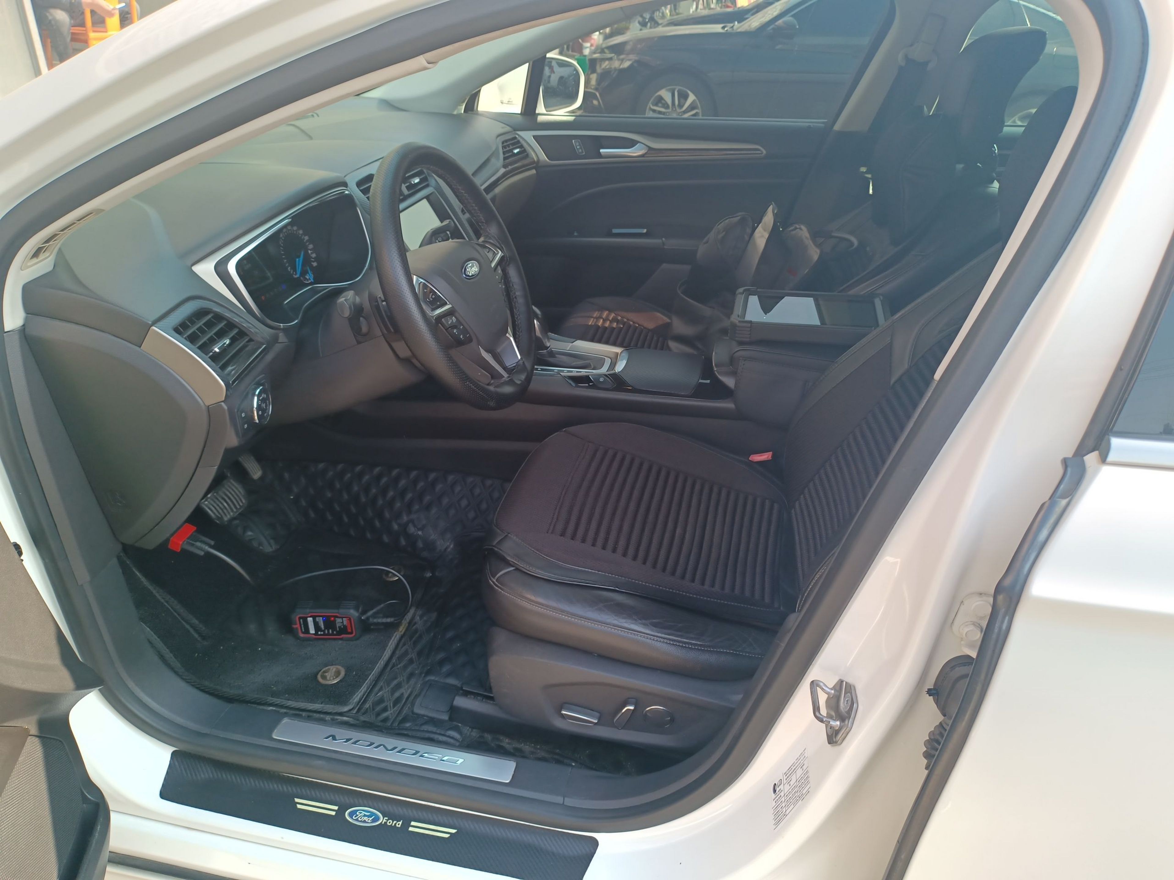 Переднее сиденье в автомобиле