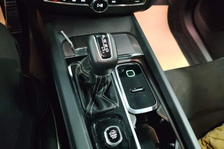 Used Volvo XC60 2019 T5 4x4 Smart & Dynamic Sport Edition China VI Standard
