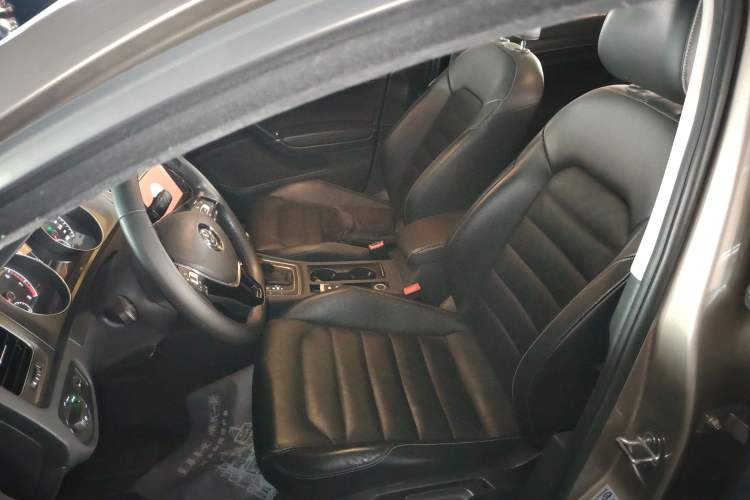 Used Volkswagen Golf 2016 230TSI Automatic Luxury Version
