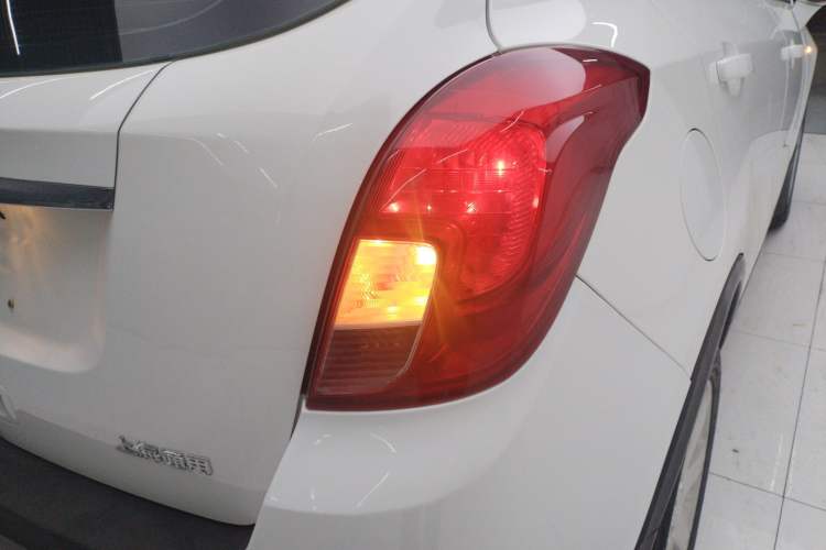 Used Buick Encore 2015 1.4T Automatic Two-Wheel Drive Urban Elite Version
