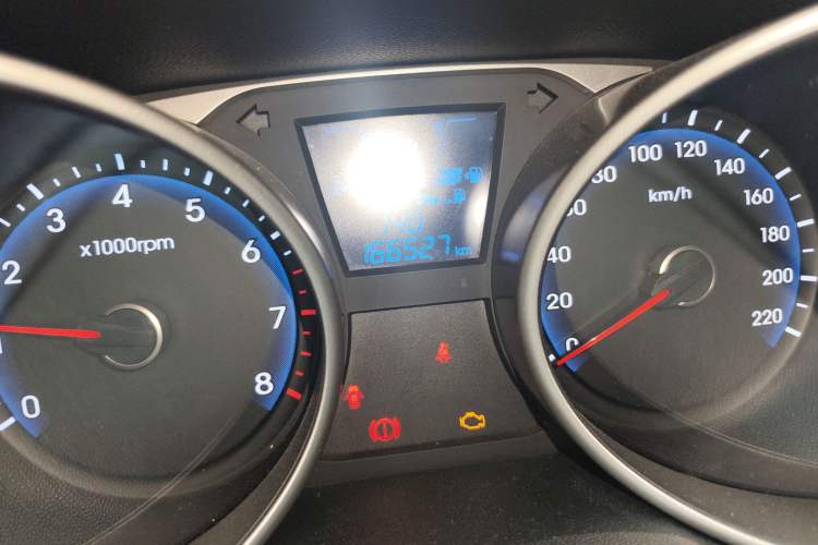 Used Hyundai ix35 2013 2.0L Automatic Two-Wheel Drive Smart GLS China IV Standard