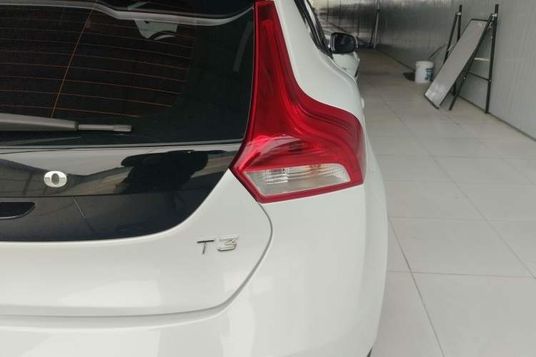 Used Volvo V40 2017 T3 Zhiyi Edition
