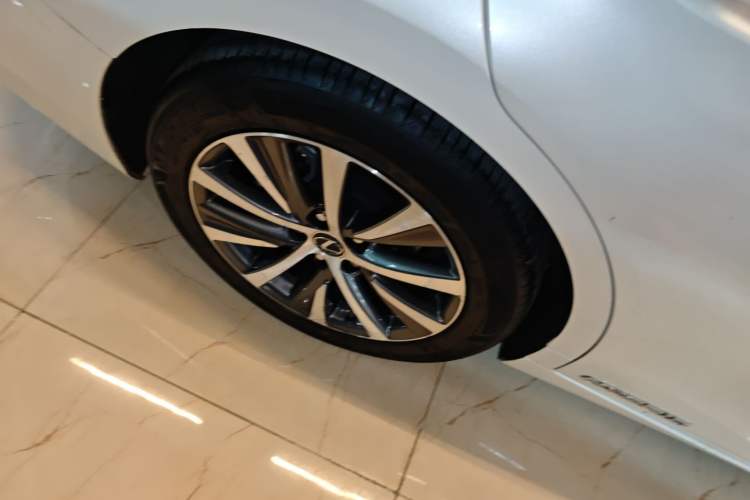 Used Lexus ES 2020 300h Premier Edition
