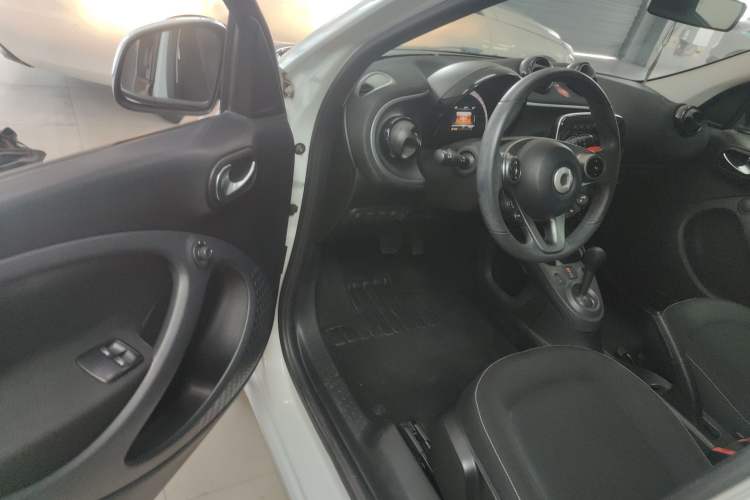 Used  forfour 2016 1.0L 52 kW Passion Edition
