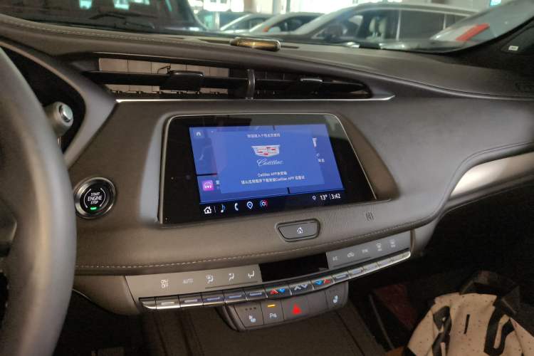 Used Cadillac XT4 2021 28T Two-Wheel Drive Leading Version
