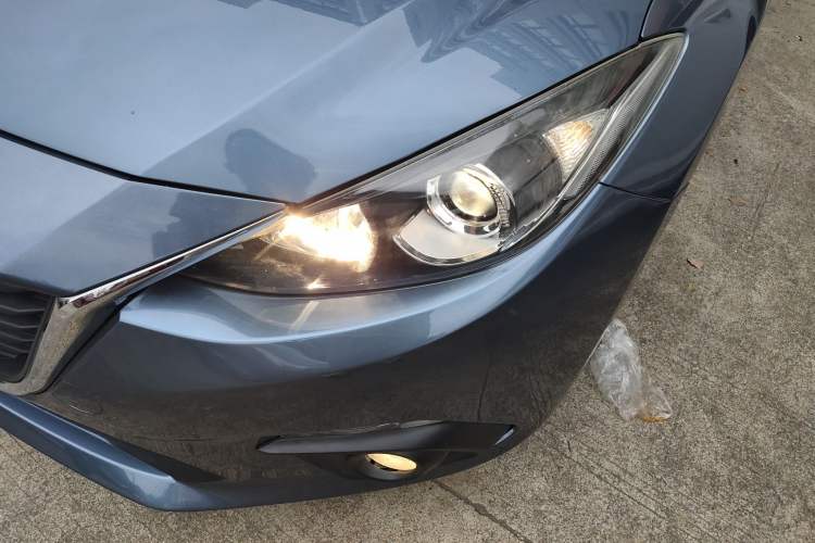 Used Mazda Mazda 3 Axela 2014 Hatchback 1.5L Automatic Luxury Model
