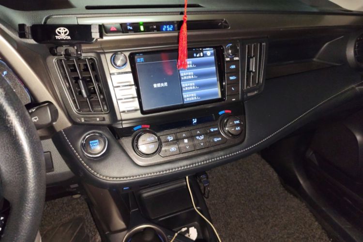 Used Toyota RAV4 2015 2.0L CVT Four-Wheel Drive New Edition