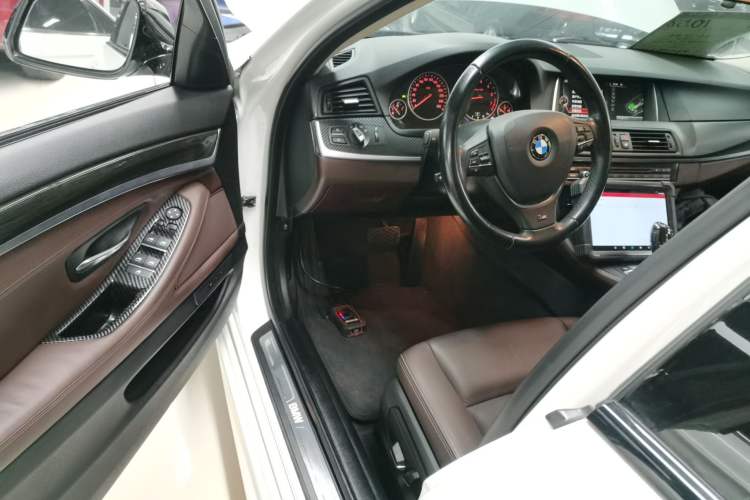 Used BMW 5 Series 2014 525Li Luxury Design Package

