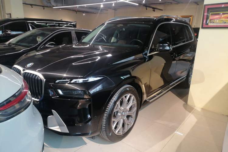 Used BMW X7 2023 xDrive40i Luxury Package with Leading Features