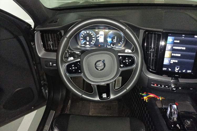 Used Volvo XC60 New Energy 2019 T8 E-Drive Hybrid Intelligent Luxury Sport Edition China VI
