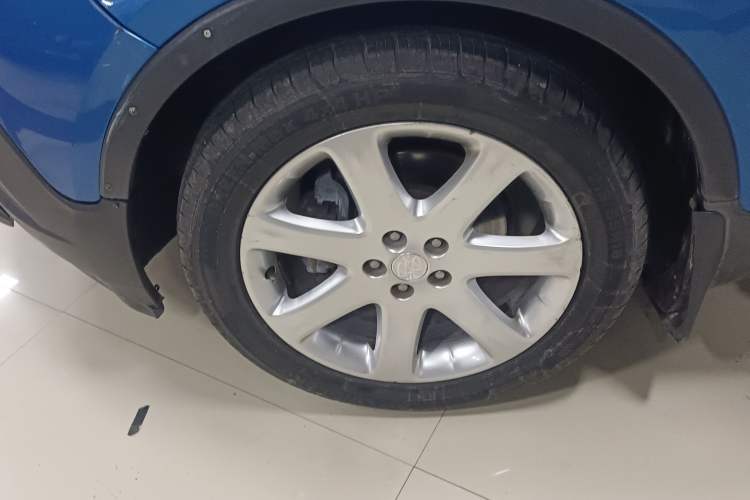 Used Buick Encore 2015 1.4T Automatic Two-Wheel Drive Urban Elite Version
