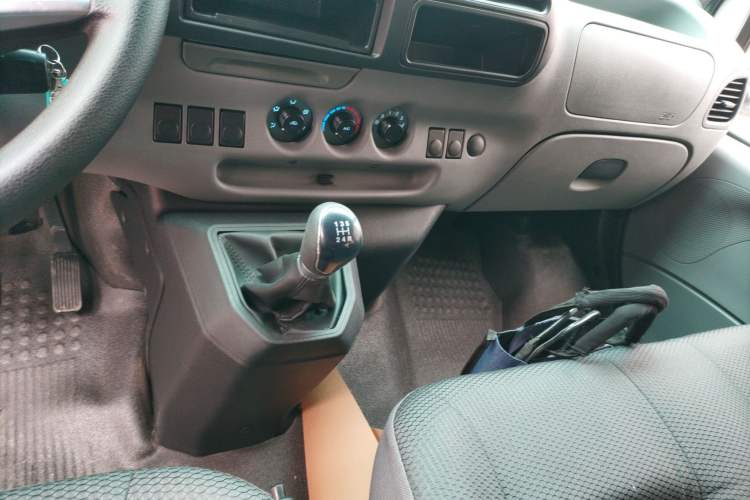 Used JMC Transit 2019 2.8T Commercial Version Short Wheelbase Mid-Roof 6-Seater China VI JX493