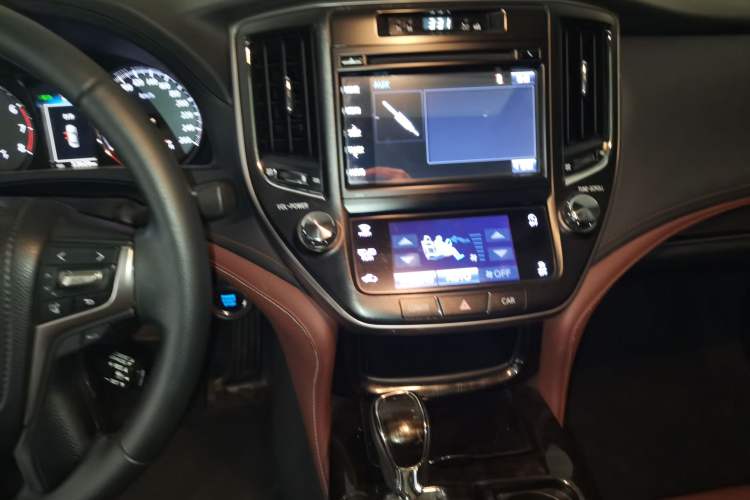 Used Toyota Crown 2017 2.0T Sport Edition
