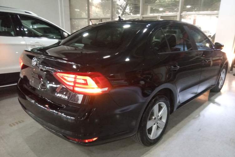 Used Volkswagen Lavida 2017 1.6L Automatic Fashion Edition
