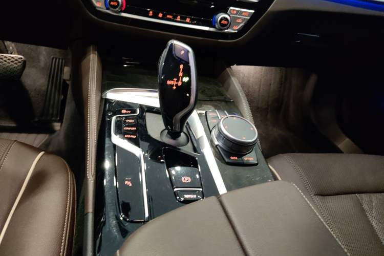 Used BMW 5 Series 2022 525Li M Sport Package