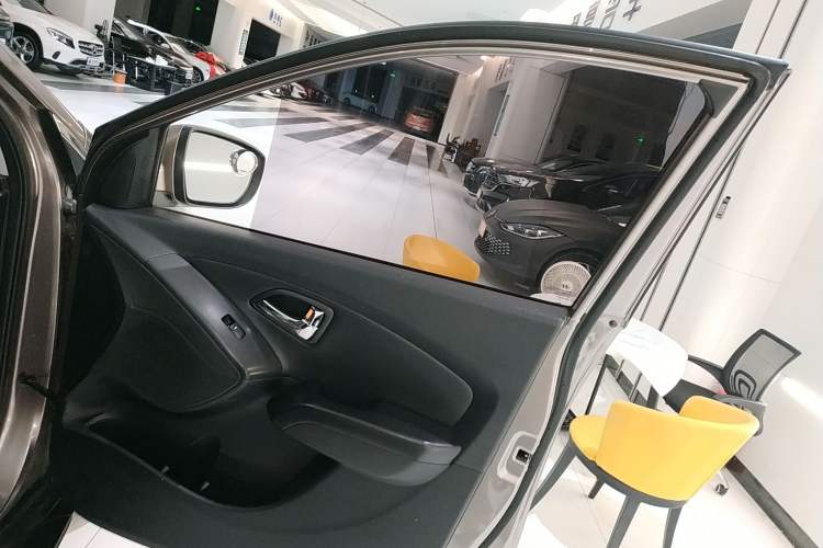 Used Hyundai ix35 2015 2.0L Automatic 2WD Smart Type China IV