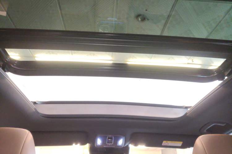 Used GAC Trumpchi GS8 2025 Linghang Series 2.0 TGDI Two-Wheel-Drive Luxury Edition 5 Seats