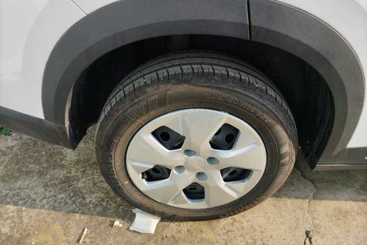 Used Wuling Alvez 2022 1.5L Manual Free-Style Model
