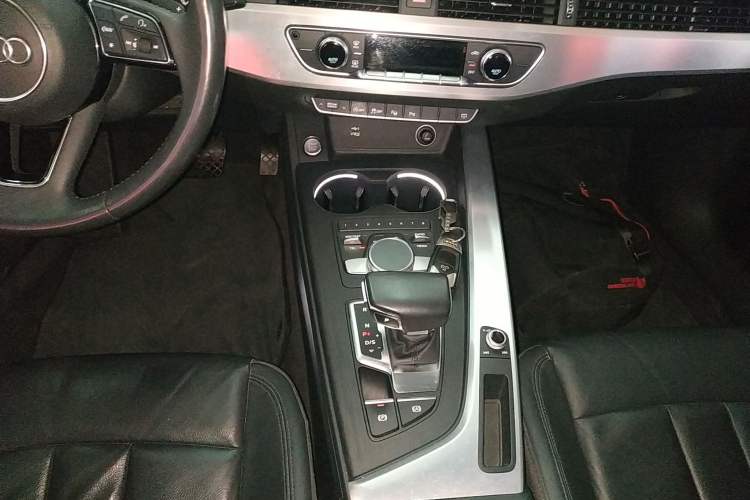 Used Audi A4L 2019 40 TFSI Fashion Version China V
