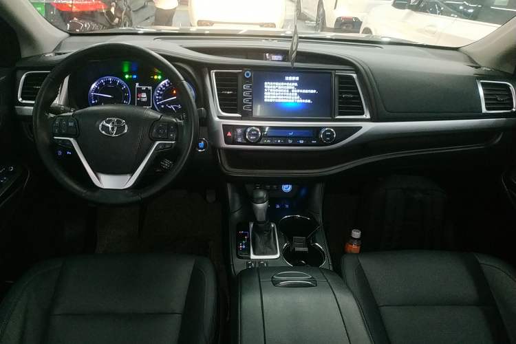 Used Toyota Highlander 2018 2.0T Four-Wheel Drive Luxury Version 7 Seats China VI Standard
