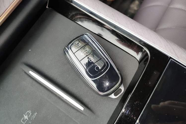 Used Chery Tiggo 9 2025 2.0T Dual-Clutch Two-Wheel Drive Luxury Edition 7 Seats
