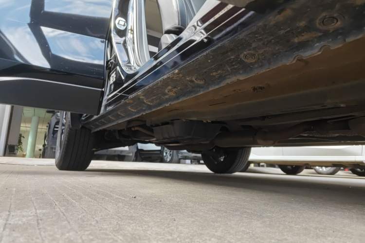 Used Venucia V 2022 260T Black Horse Edition · Idol