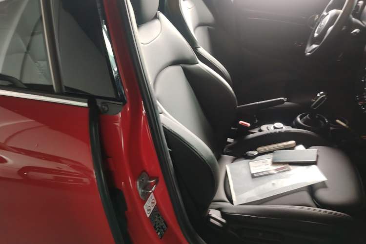 Used  MINI 2022 1.5T COOPER Classic Edition Five-Door Version
