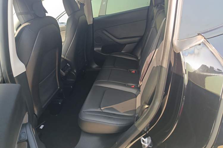 Used Tesla Model Y 2022 Long-Range All-Wheel-Drive Version
