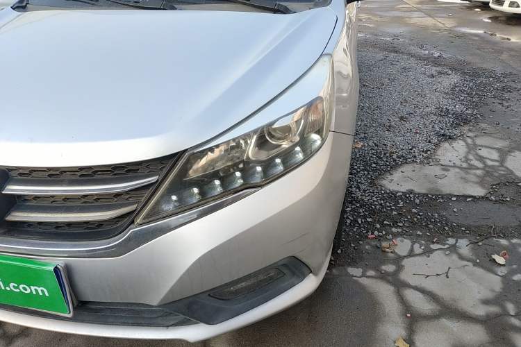 Used Zotye Z300 2014 New Vision 1.5L Manual Luxury Model
