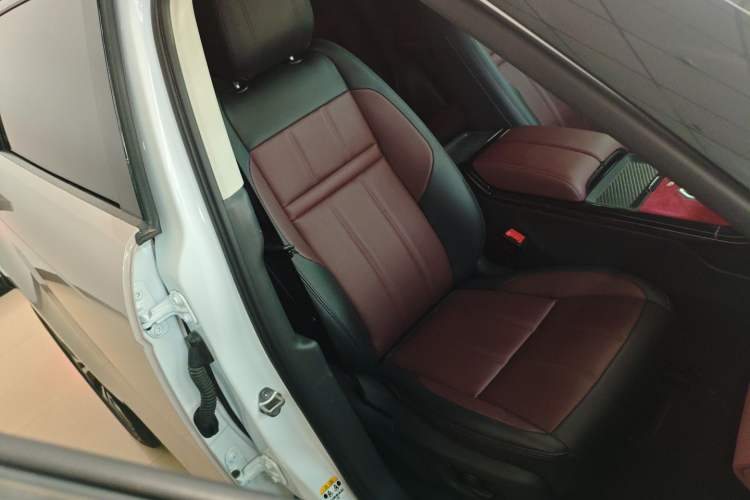 Used Land Rover Range Rover Evoque 2022 Aurora L 249 PS R-Dynamic Luxury Edition