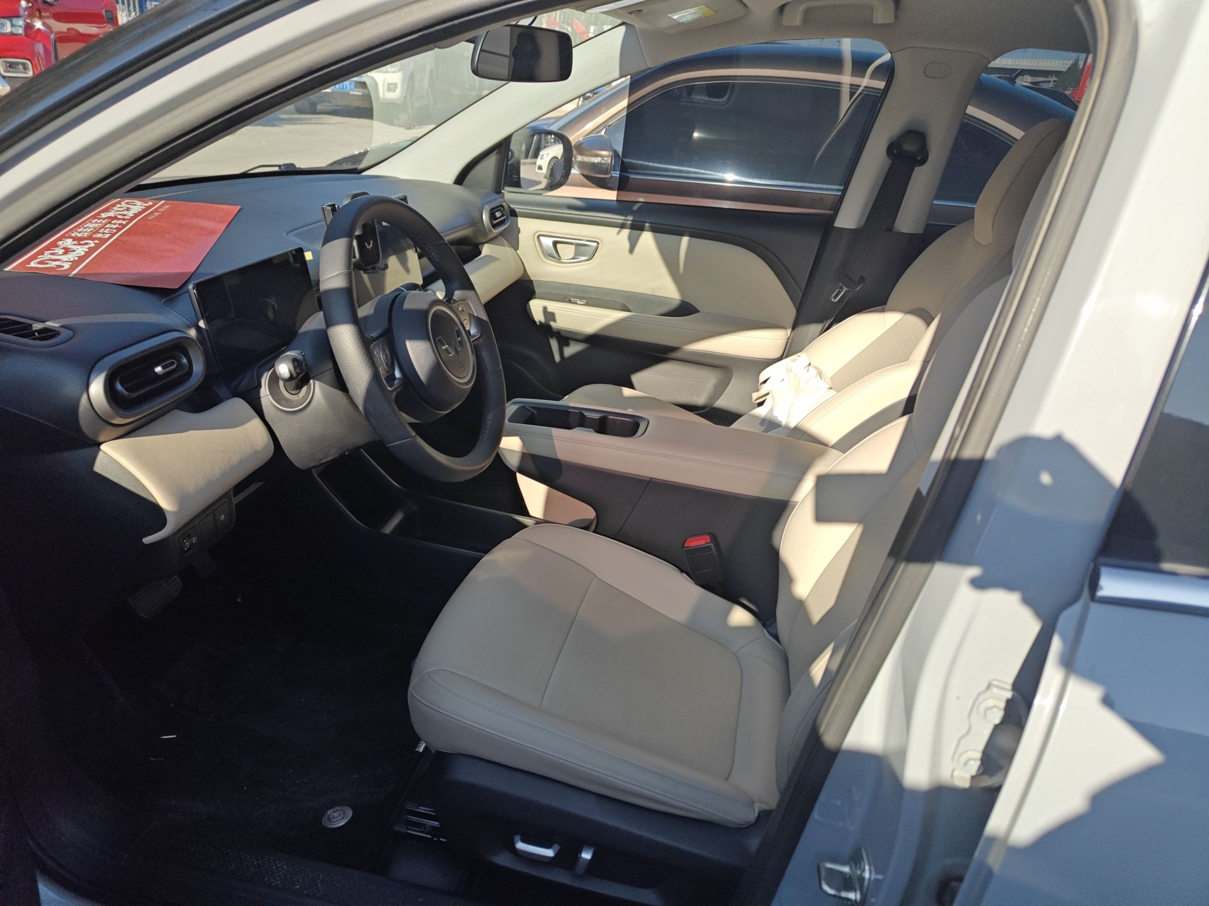 المقاعد الأمامية داخل السيارة