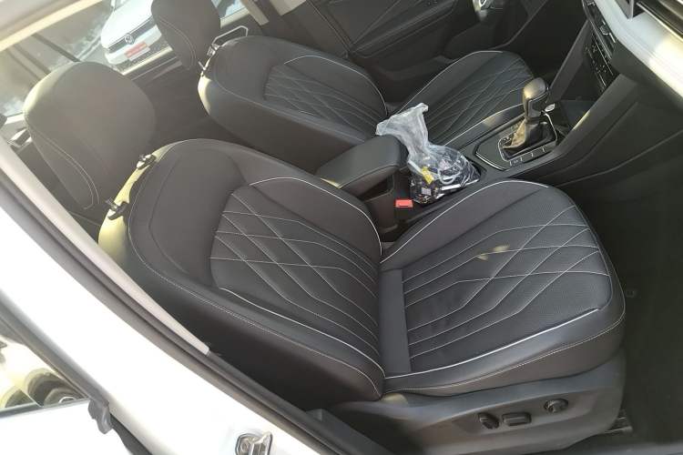 Used Volkswagen Tiguan L 2024 300TSI Automatic Two-Wheel Drive Smart Edition
